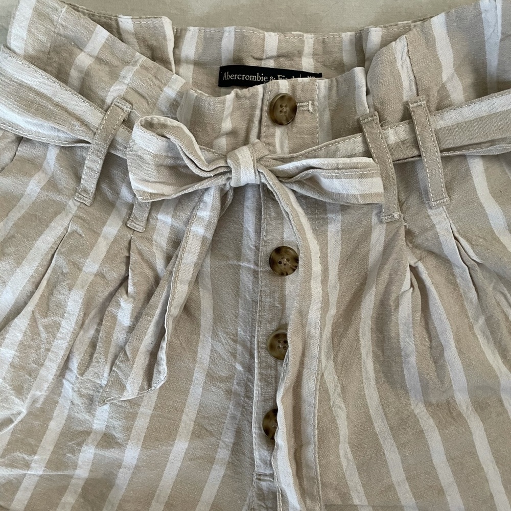 A&F Striped Paperbag Shorts - Picture 4 of 6